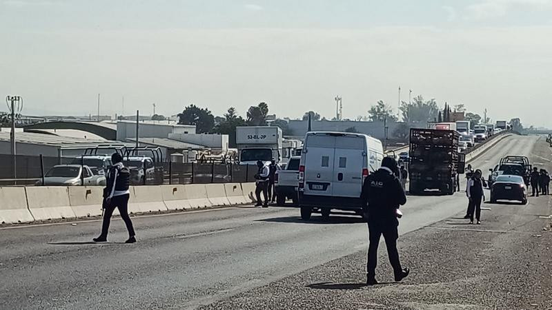 Intento de asalto forza despliegue policiaco y persecución en la Cortázar-Celaya; hay un herido 